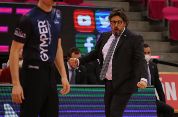 他都展现出 他都展现出